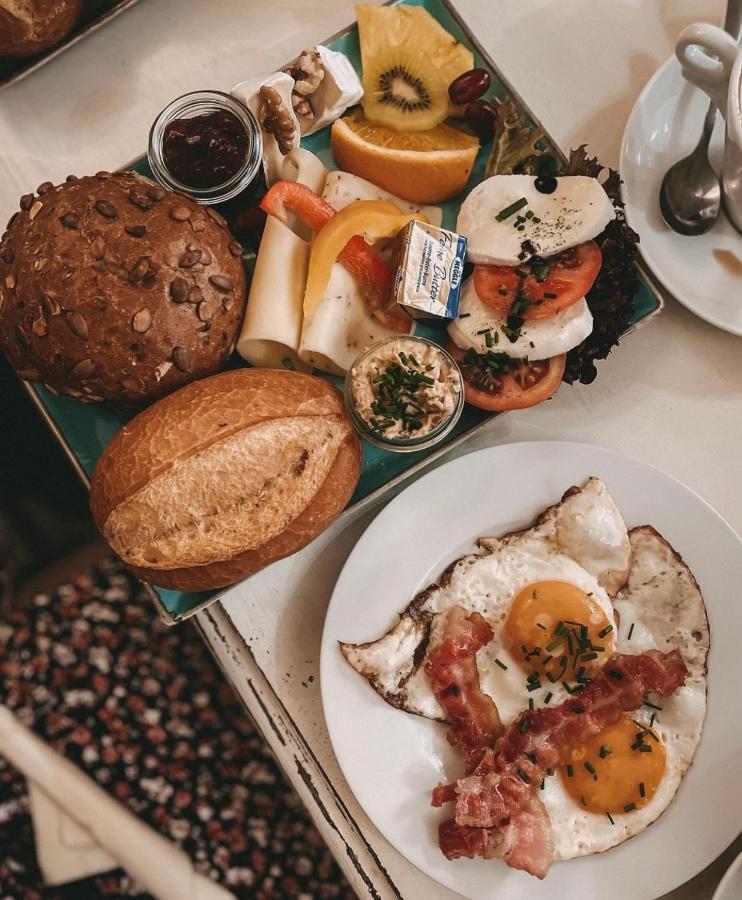 Апартаменты Cafe Einzigartig Ротенбург-на-Таубере Экстерьер фото